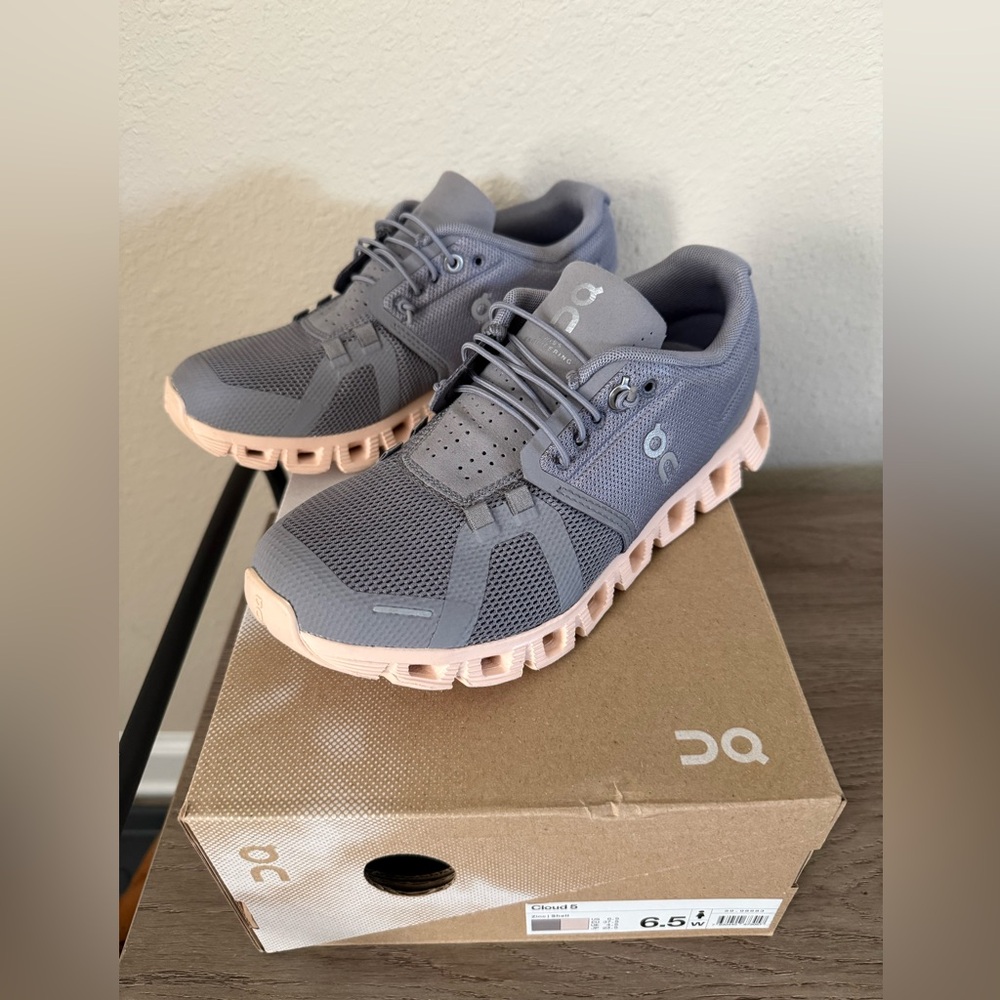 On Running On Cloud 5 Sneakers 36.5 W Wide
